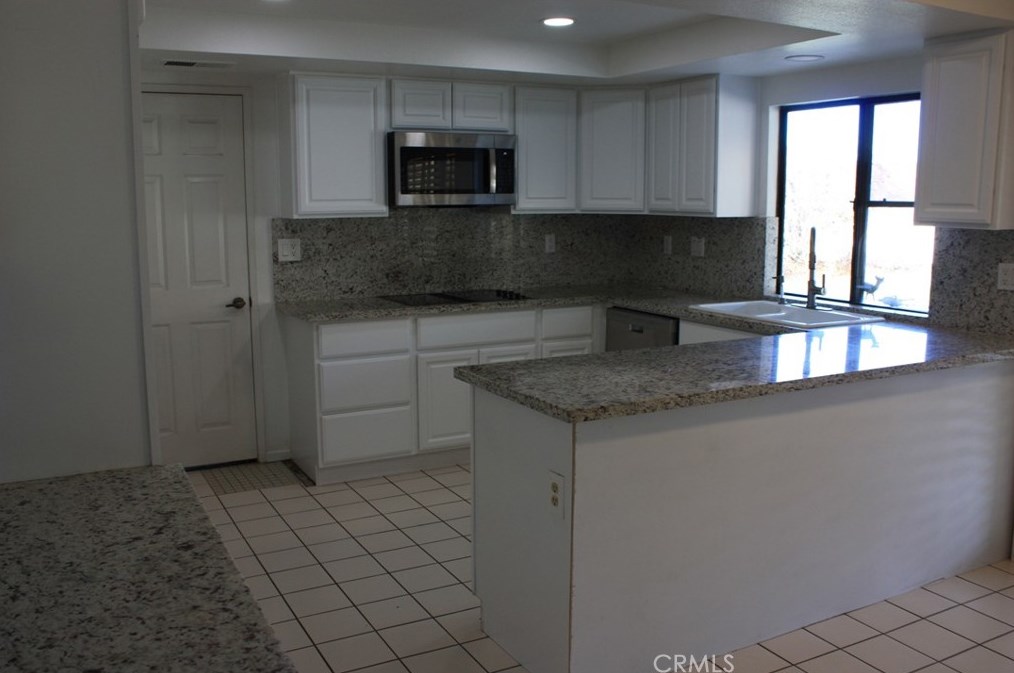 7158 Golden Vale Dr, Riverside CA  92506-5667 exterior