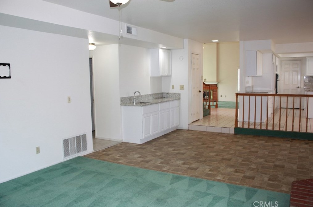 7158 Golden Vale Dr, Riverside CA  92506-5667 exterior
