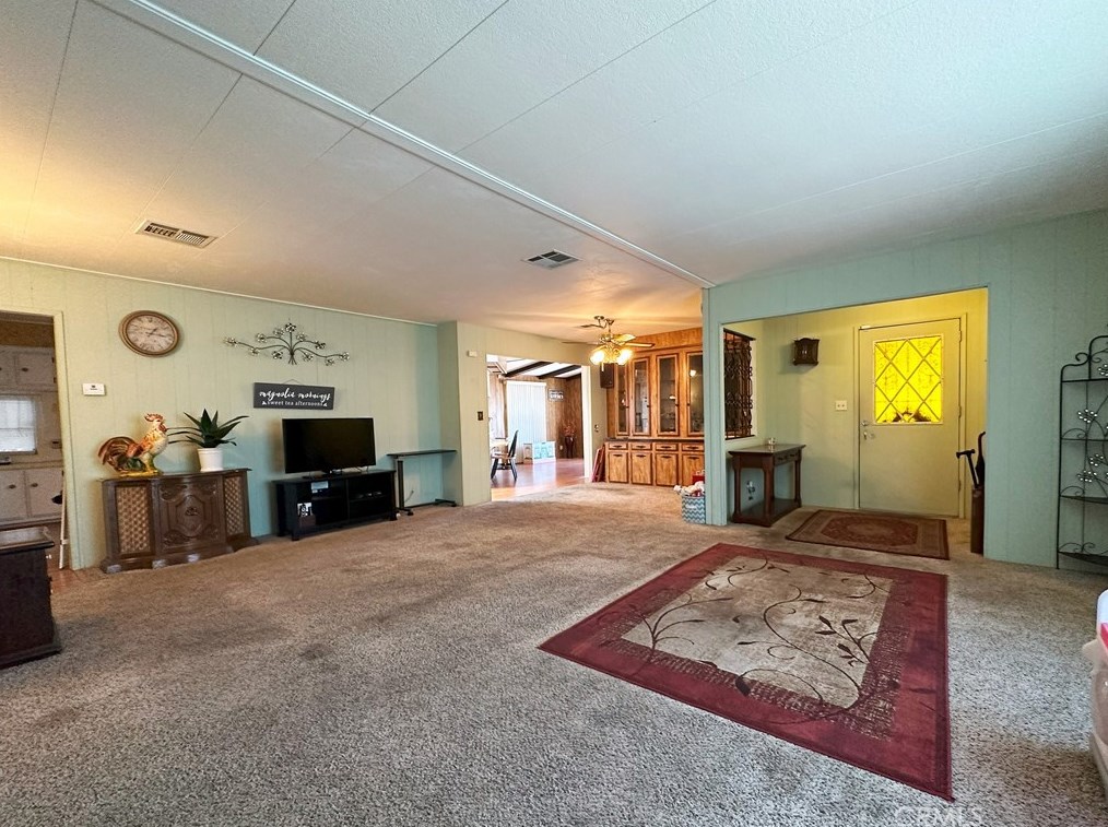 1099 San Marcos Dr, Hemet CA  92543-6987 exterior