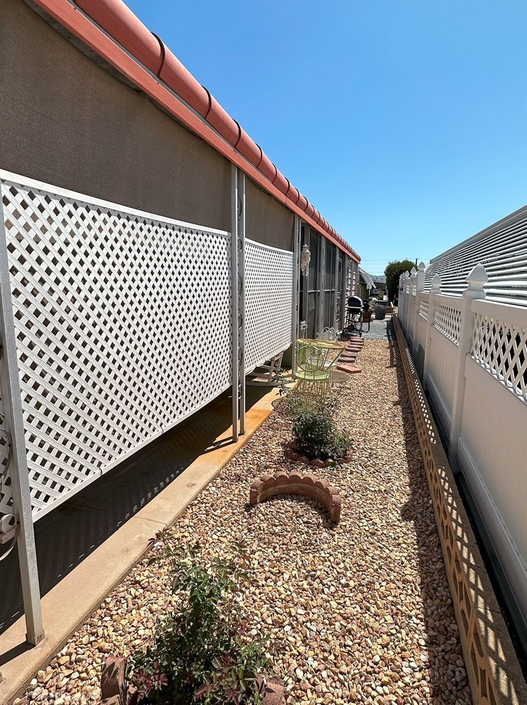 1099 San Marcos Dr, Hemet CA  92543-6987 exterior