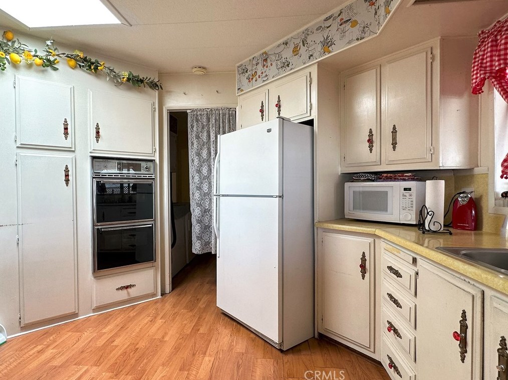 1099 San Marcos Dr, Hemet CA  92543-6987 exterior