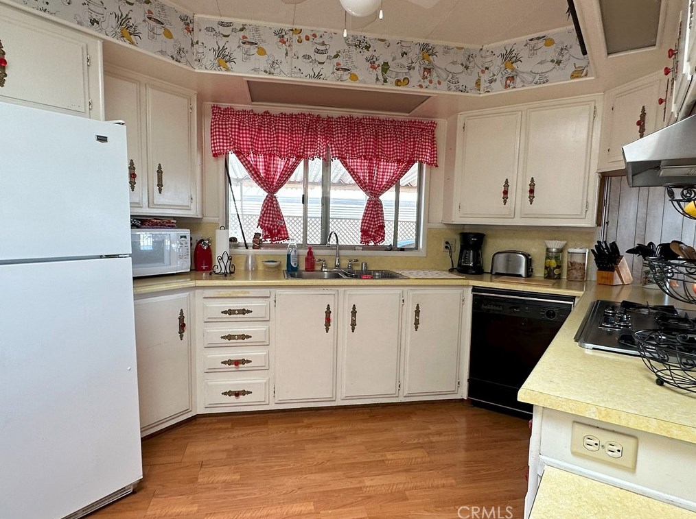 1099 San Marcos Dr, Hemet CA  92543-6987 exterior