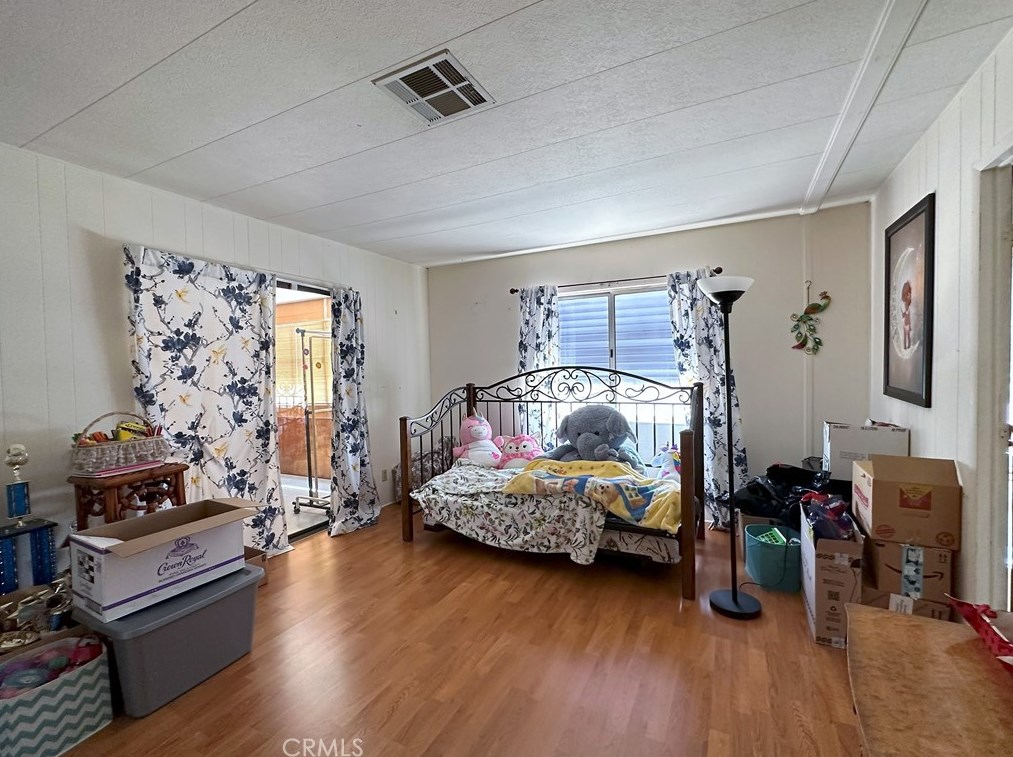 1099 San Marcos Dr, Hemet CA  92543-6987 exterior