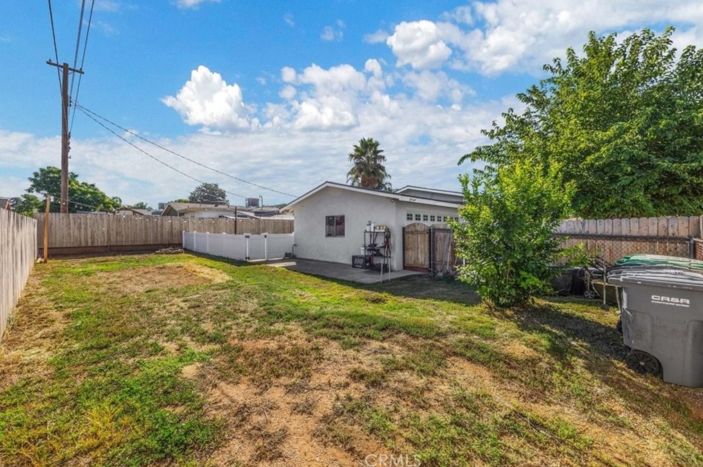 170 Myrtlewood Dr, Calimesa CA  92320-1708 exterior