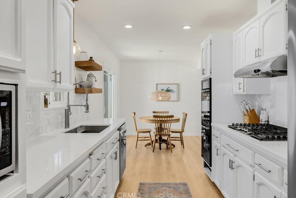 170 Myrtlewood Dr, Calimesa CA  92320-1708 exterior