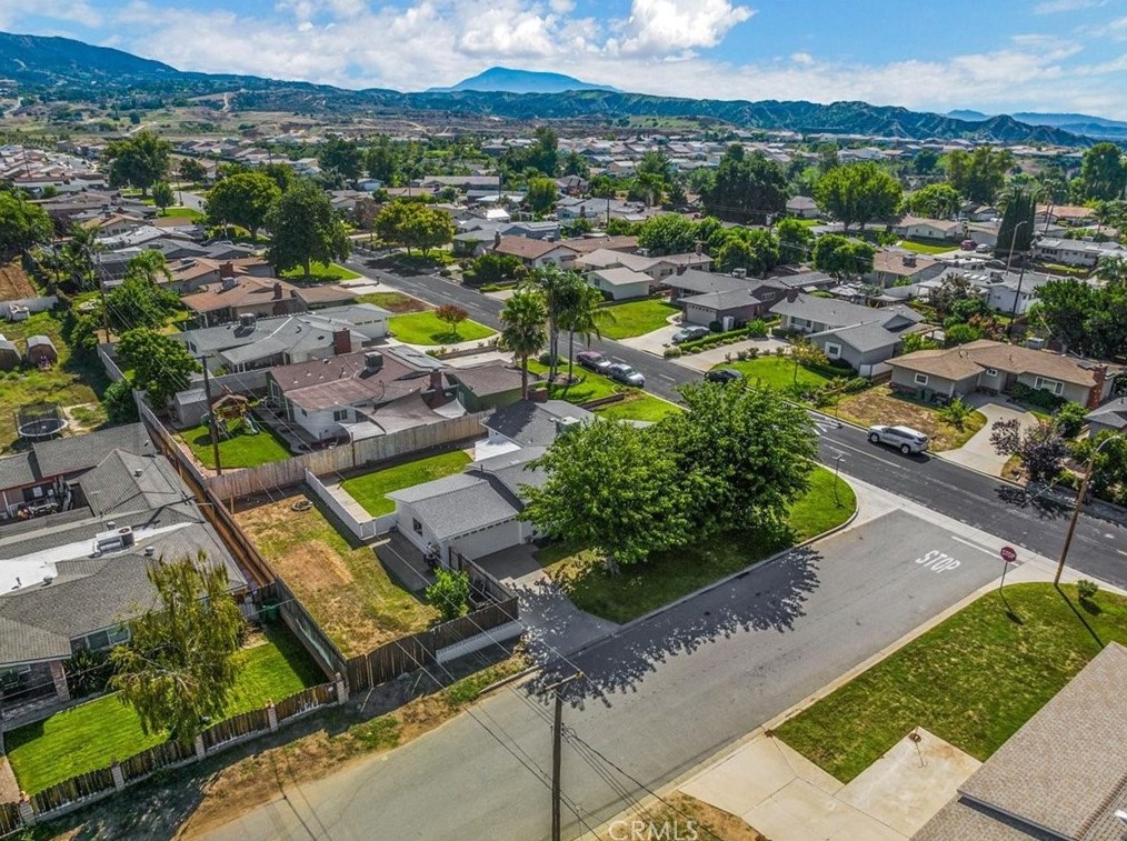 170 Myrtlewood Dr, Calimesa CA  92320-1708 exterior