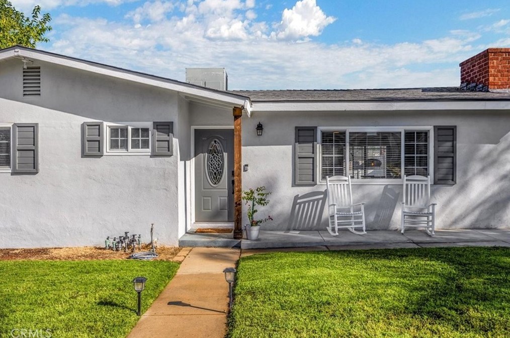 170 Myrtlewood Dr, Calimesa CA  92320-1708 exterior