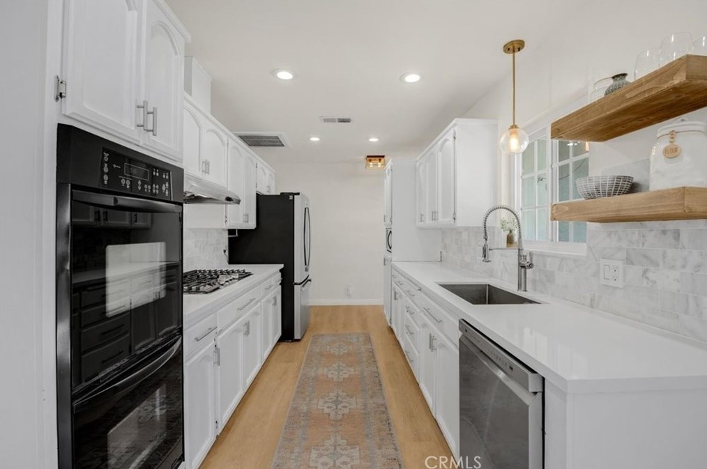 170 Myrtlewood Dr, Calimesa CA  92320-1708 exterior