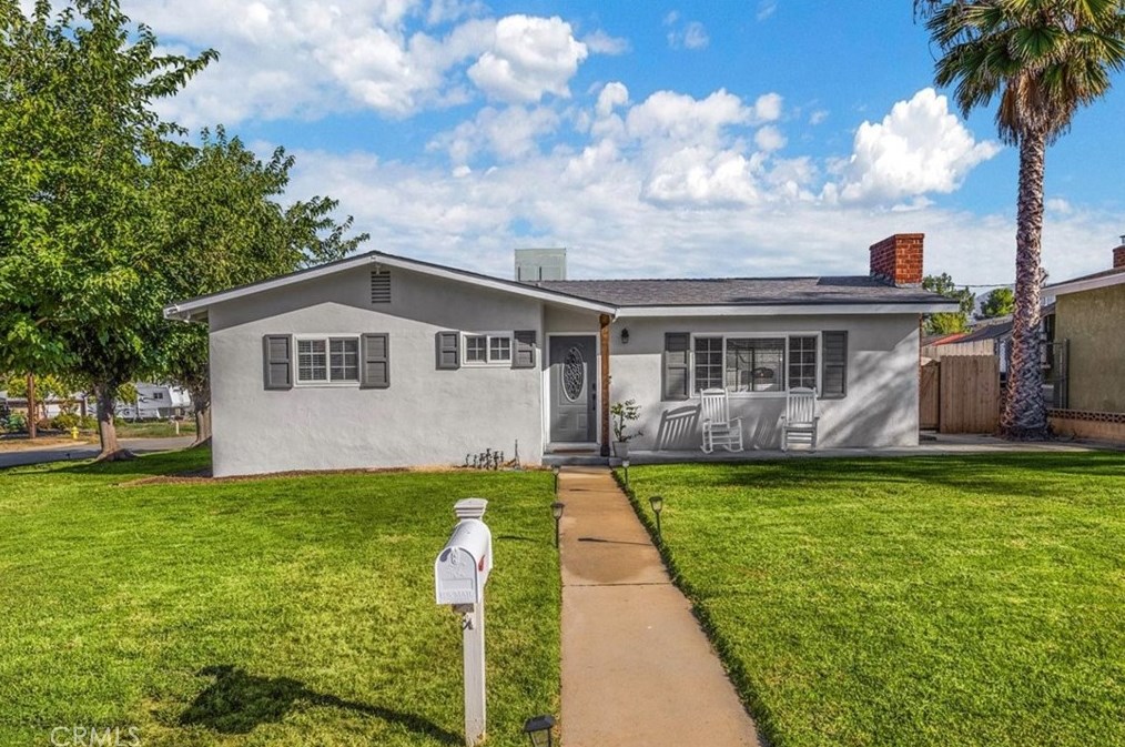 170 Myrtlewood Dr, Calimesa CA  92320-1708 exterior