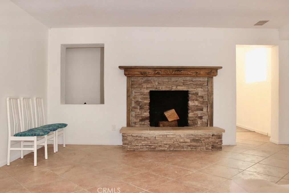 7426 Starlight Ln, Apple Valley CA  92308-8703 exterior