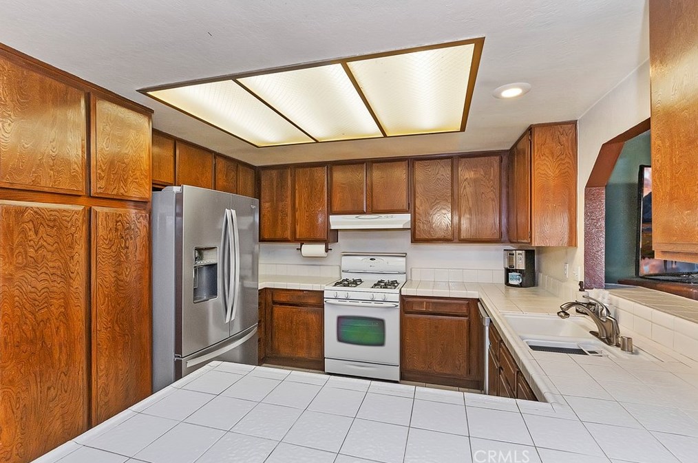 24376 Via Del Sol St, Moreno Valley CA  92553-3348 exterior