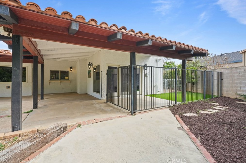 644 Mariposa Dr, Redlands CA  92373-7354 exterior
