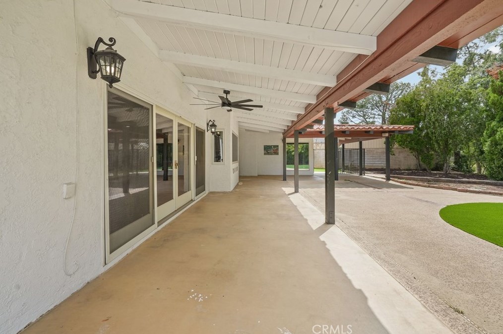 644 Mariposa Dr, Redlands CA  92373-7354 exterior