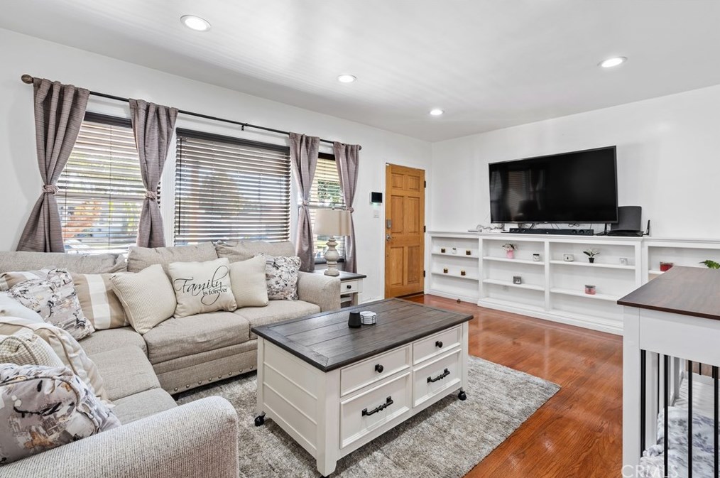 14733 Brink Ave, Norwalk CA  90650-5807 exterior