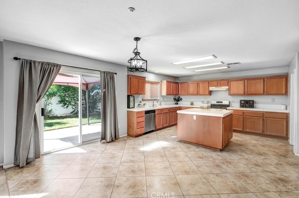 14361 Quail Ct, Fontana CA  92336-3625 exterior