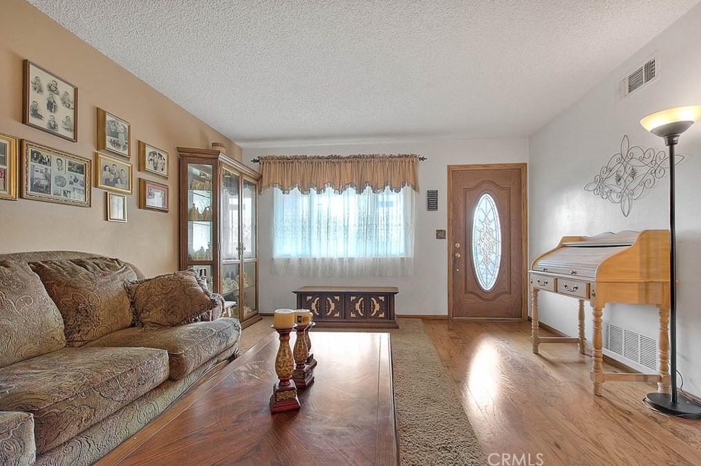 17410 Orchid Dr, Fontana CA  92335-4932 exterior