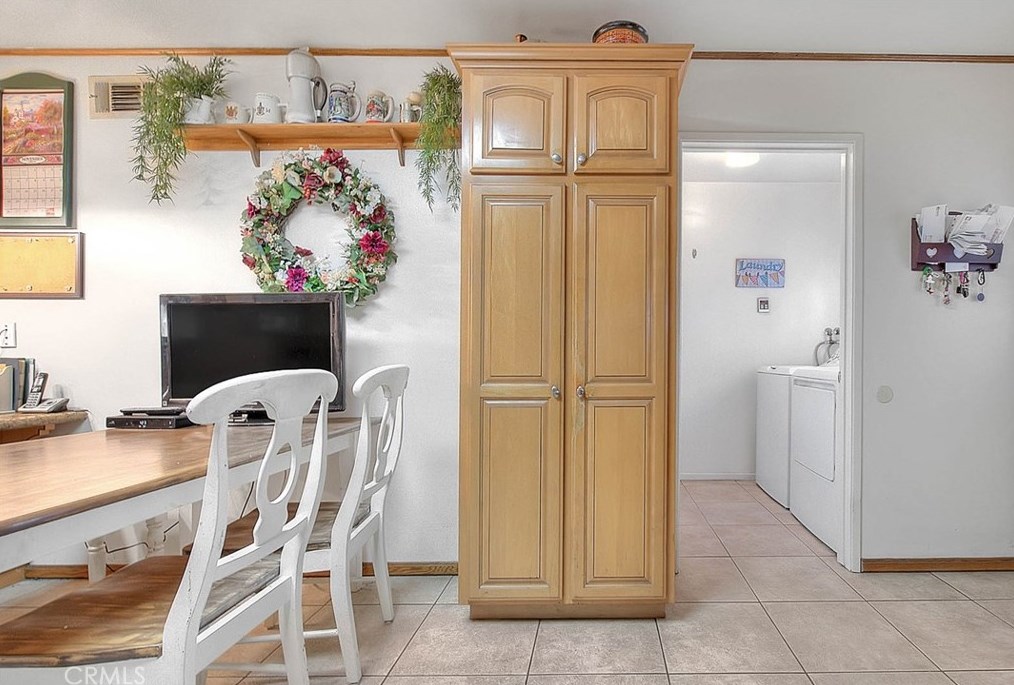 17410 Orchid Dr, Fontana CA  92335-4932 exterior