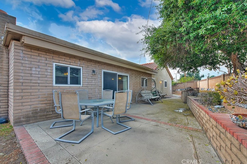 17410 Orchid Dr, Fontana CA  92335-4932 exterior