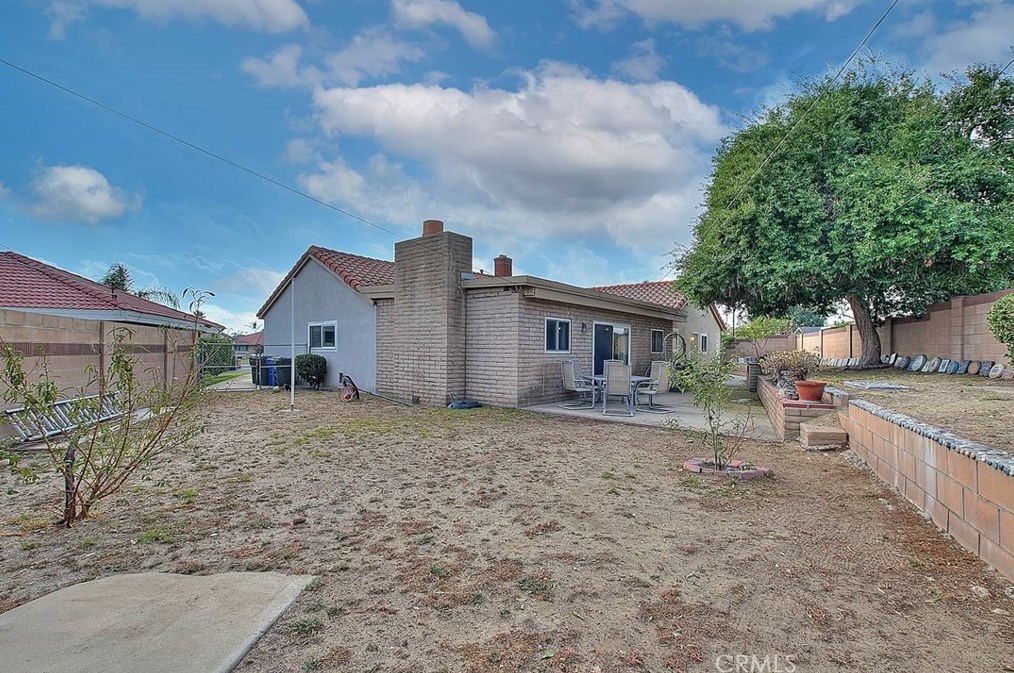 17410 Orchid Dr, Fontana CA  92335-4932 exterior