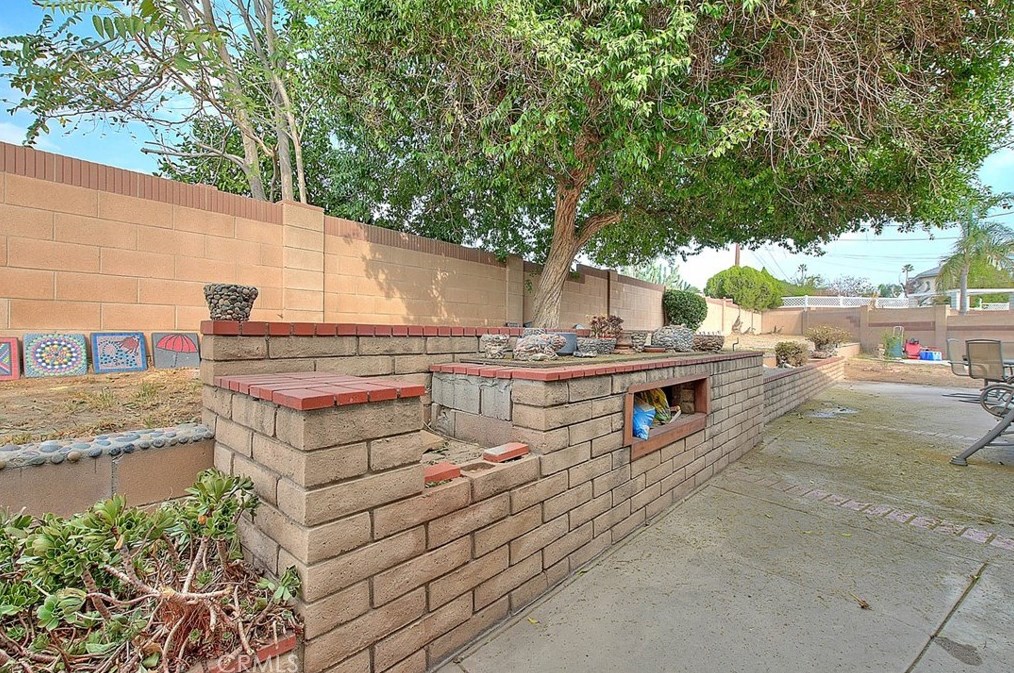 17410 Orchid Dr, Fontana CA  92335-4932 exterior