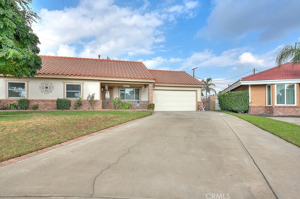 17410 Orchid Dr, Fontana CA  92335-4932 exterior