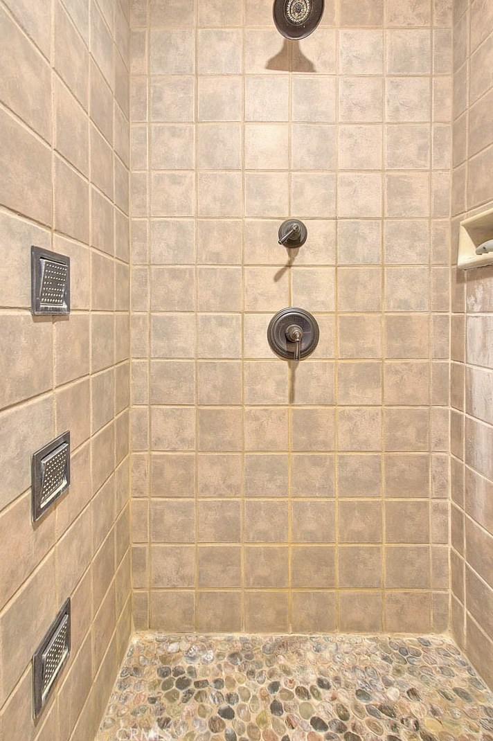 17410 Orchid Dr, Fontana CA  92335-4932 exterior