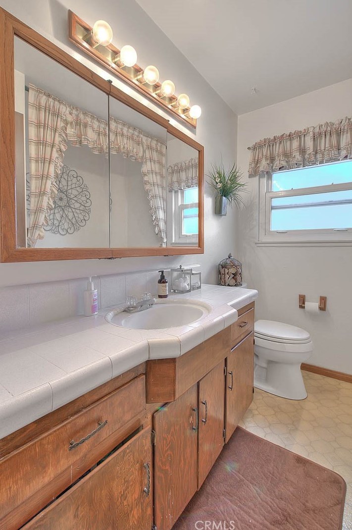 17410 Orchid Dr, Fontana CA  92335-4932 exterior