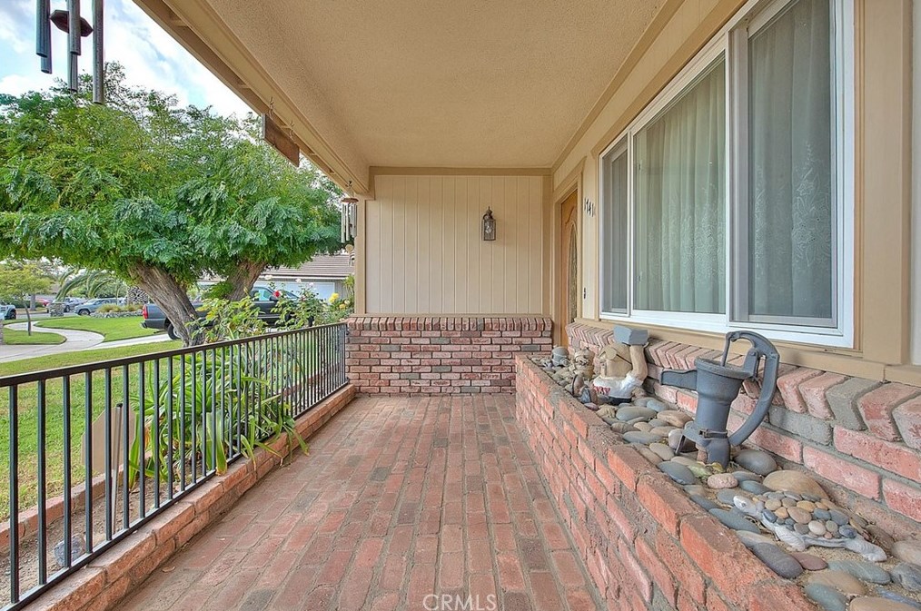 17410 Orchid Dr, Fontana CA  92335-4932 exterior