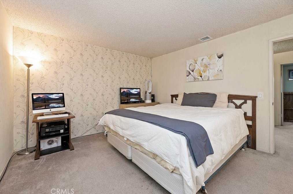 2858 Tropicana Dr, Riverside CA  92504-4206 exterior