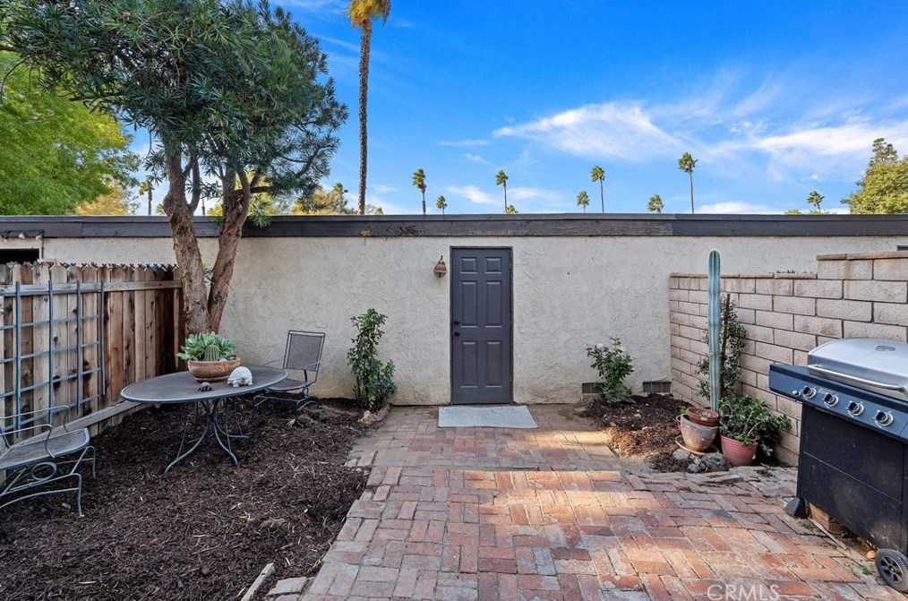 2858 Tropicana Dr, Riverside CA  92504-4206 exterior