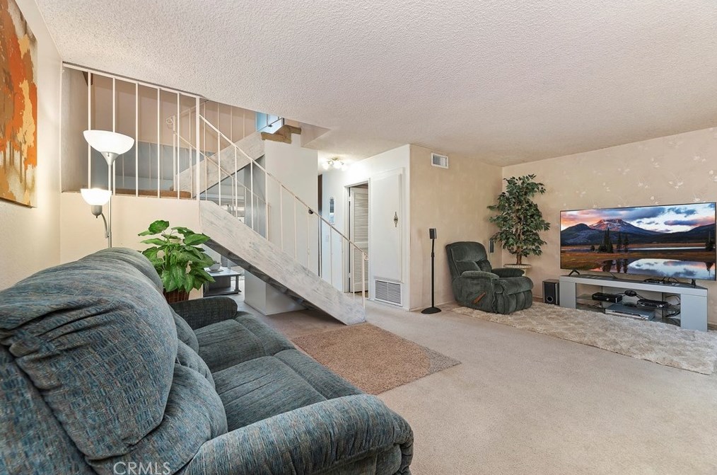 2858 Tropicana Dr, Riverside CA  92504-4206 exterior