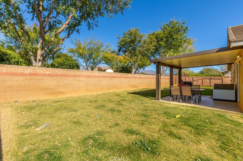 1390 Sweetpea Ln, Beaumont CA  92223-7820 exterior