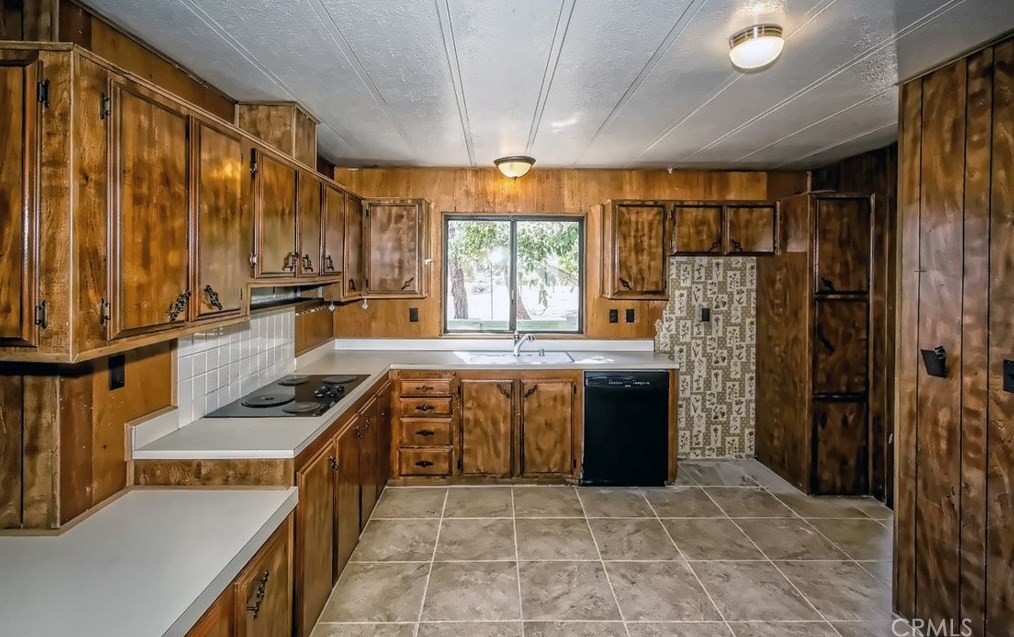 5401 Greasewood Ln, Phelan CA  exterior