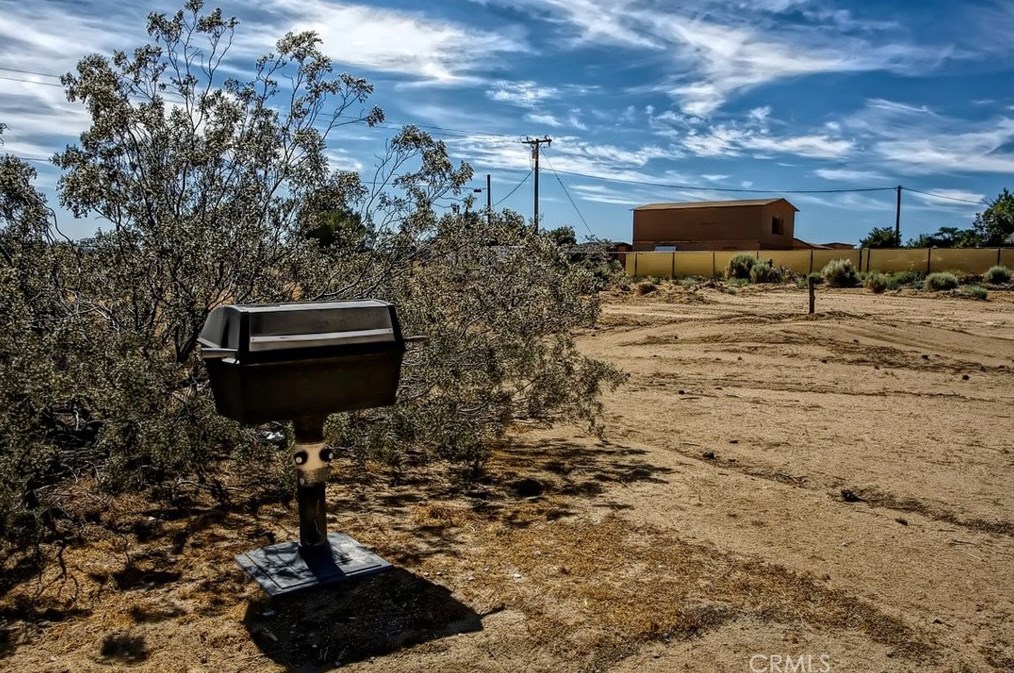 5401 Greasewood Ln, Phelan CA  exterior