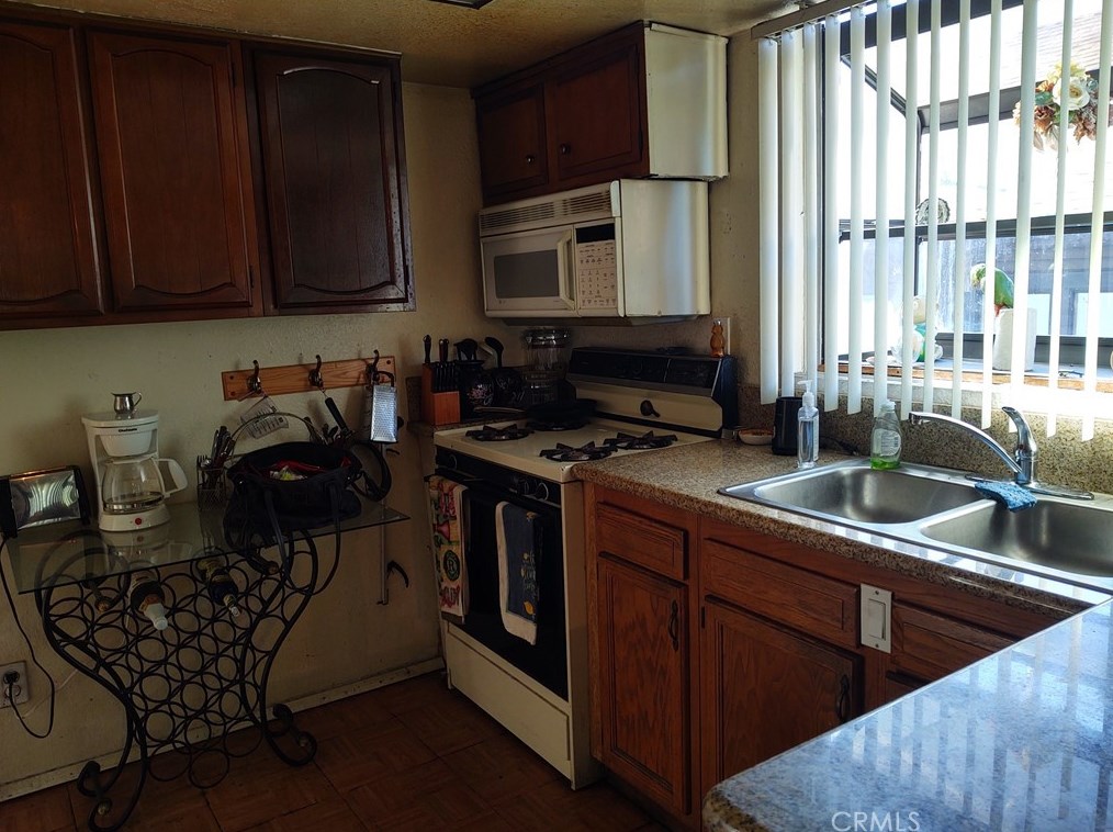 3416 Thorpe Ave, Los Angeles CA  90065-1648 exterior