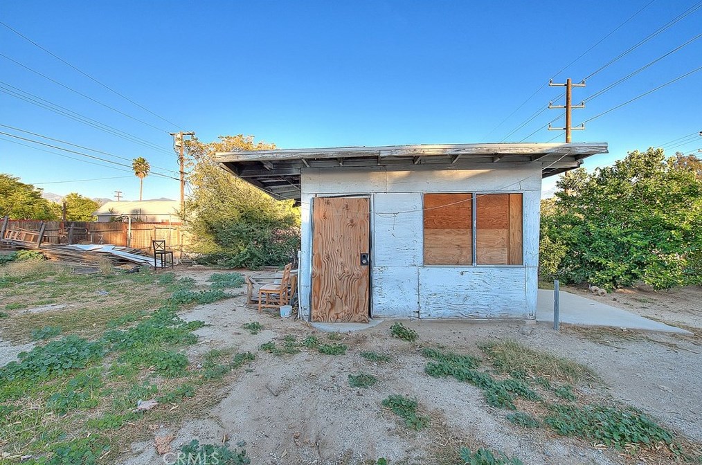 669 Lincoln St, Banning CA  92220-6065 exterior
