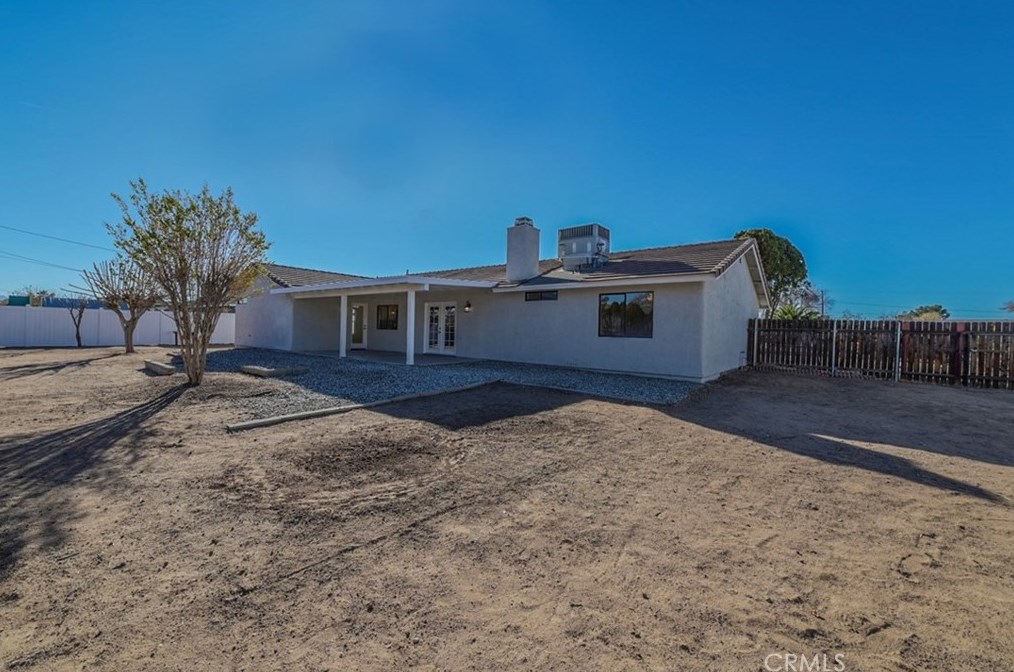 14045 Cronese Rd, Apple Valley CA  92307-5610 exterior