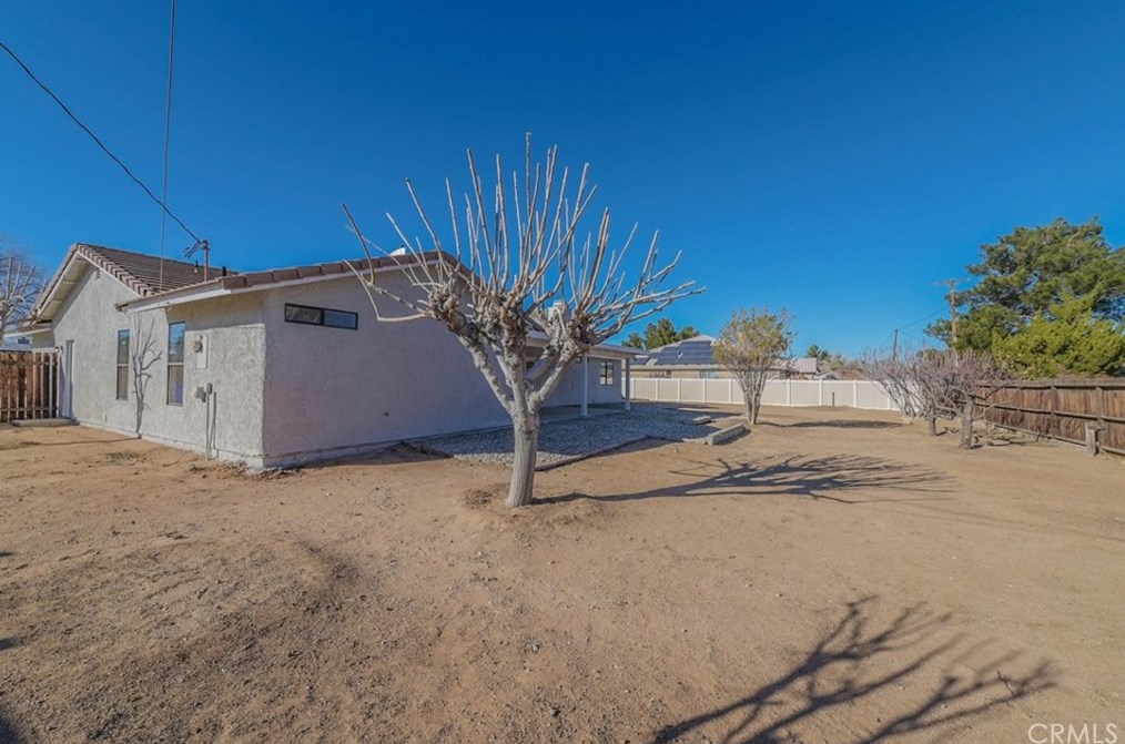 14045 Cronese Rd, Apple Valley CA  92307-5610 exterior