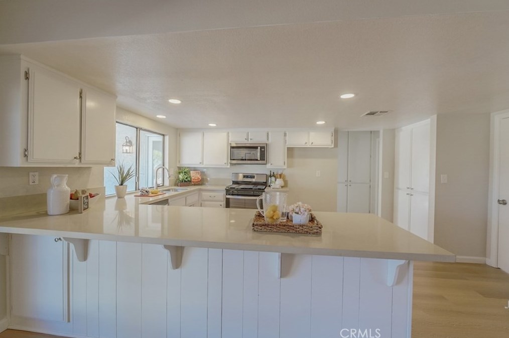 14045 Cronese Rd, Apple Valley CA  92307-5610 exterior