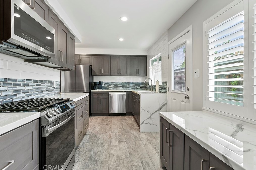 3115 Samoa Pl, Costa Mesa CA  92626-2357 exterior