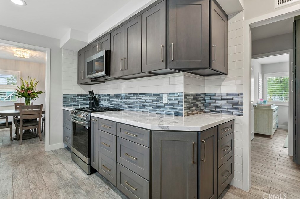 3115 Samoa Pl, Costa Mesa CA  92626-2357 exterior
