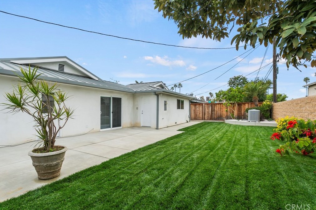 3115 Samoa Pl, Costa Mesa CA  92626-2357 exterior