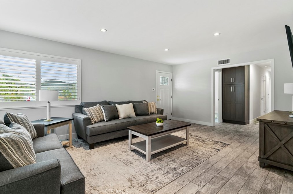 3115 Samoa Pl, Costa Mesa CA  92626-2357 exterior