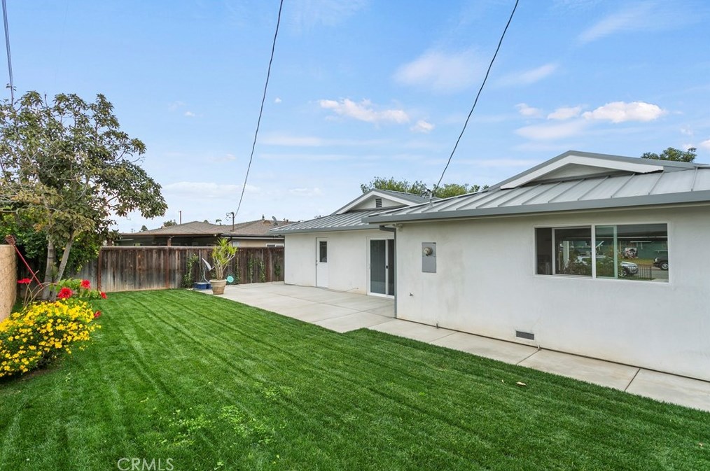3115 Samoa Pl, Costa Mesa CA  92626-2357 exterior