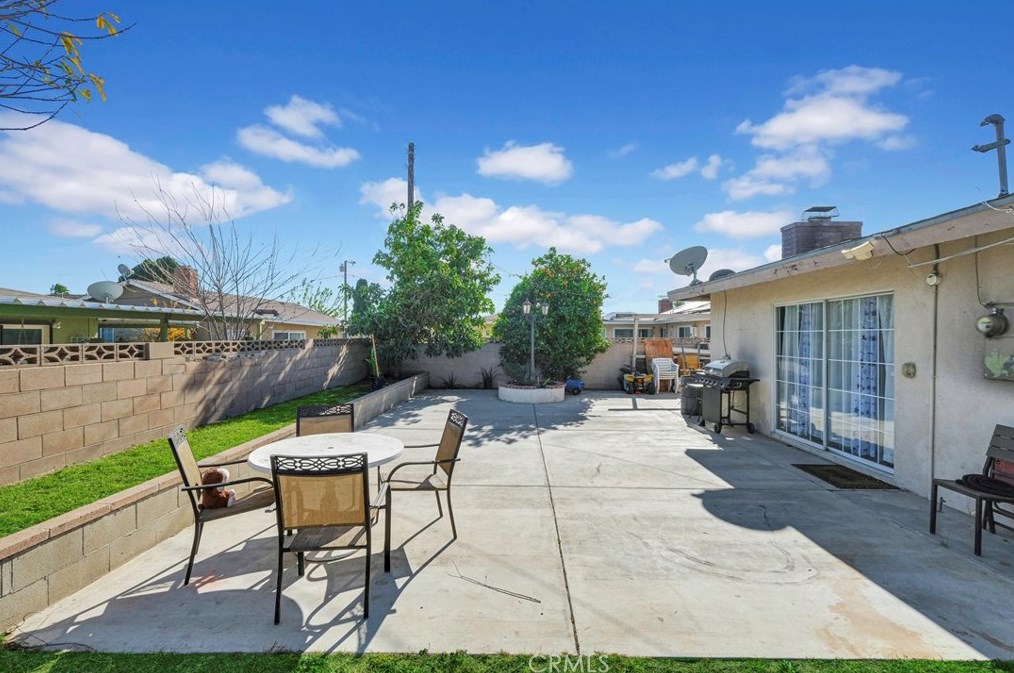 9159 Blanchard Ave, Fontana CA  92335-4806 exterior