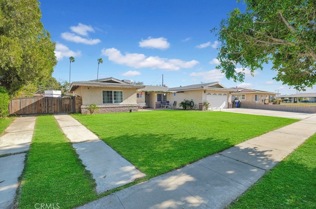 9159 Blanchard Ave, Fontana CA  92335-4806 exterior