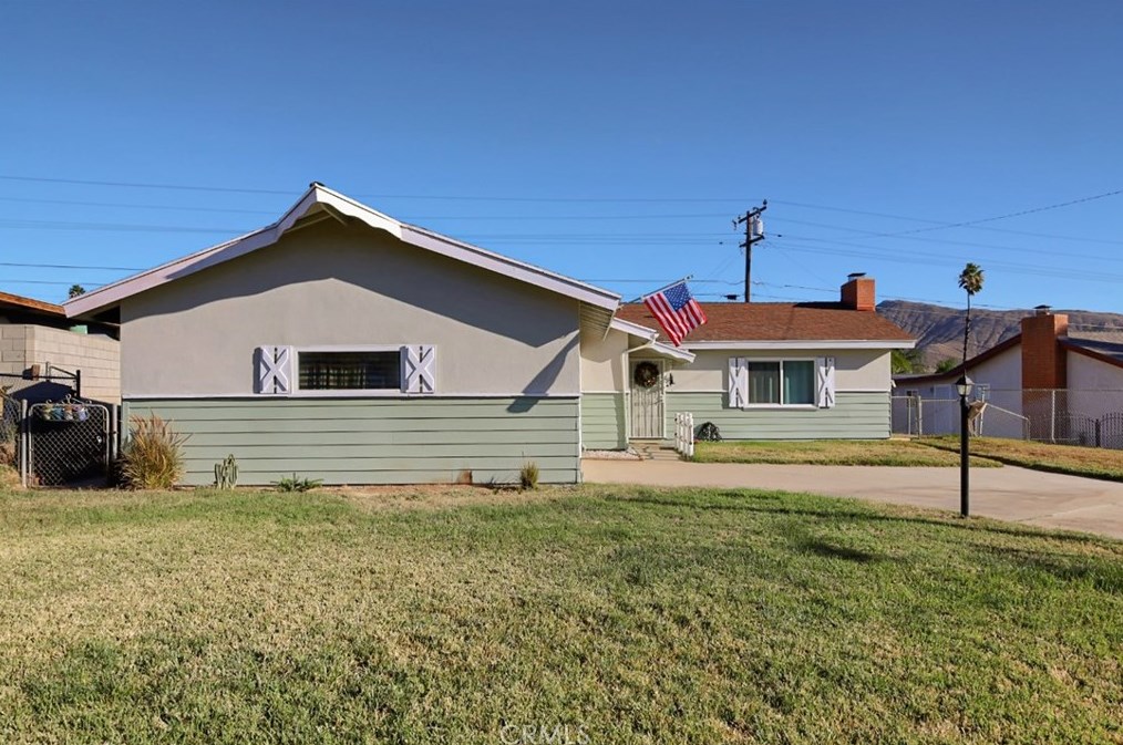 6411 Tournament Dr, Riverside CA  92509-5762 exterior