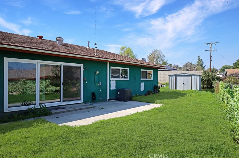 6411 Tournament Dr, Riverside CA  92509-5762 exterior