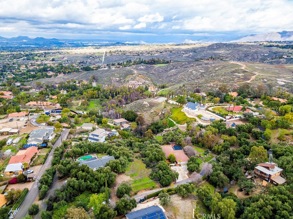 17060 Ranchero Rd, Riverside CA  92504-5920 exterior