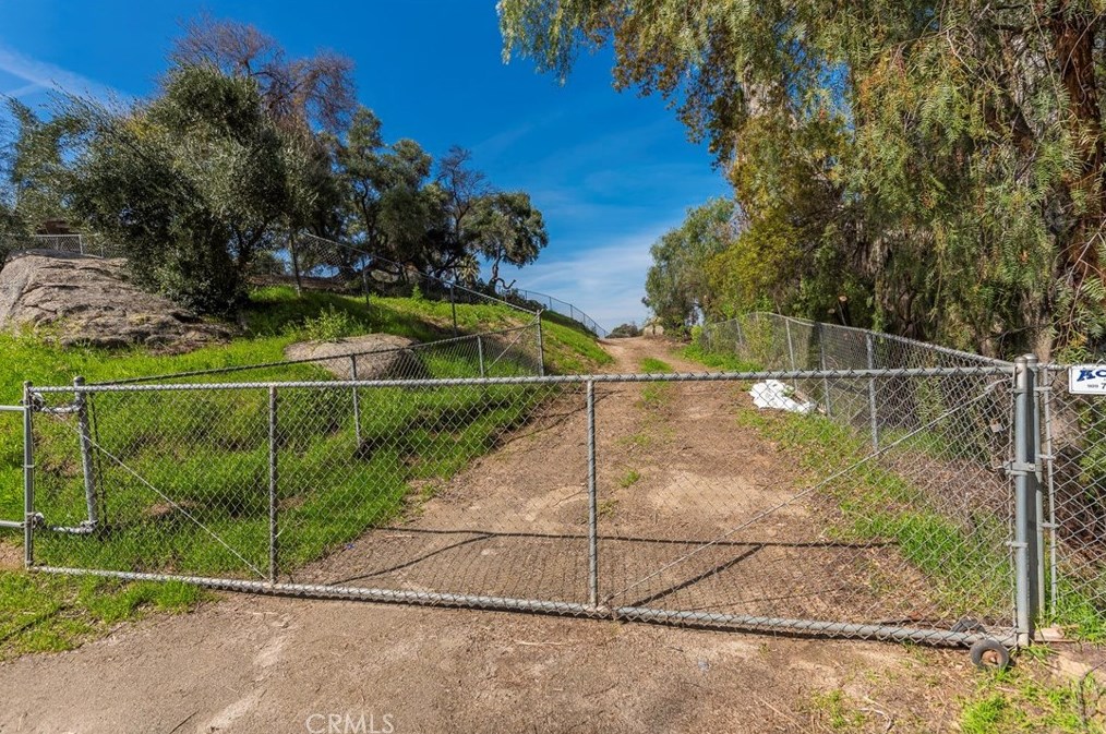 17060 Ranchero Rd, Riverside CA  92504-5920 exterior